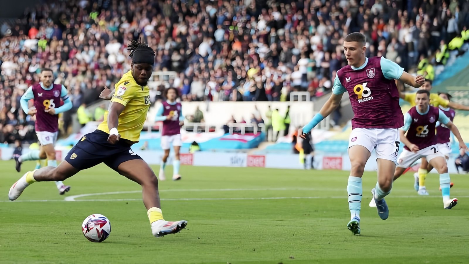 Sức mạnh và phong độ Burnley vs Oxford United